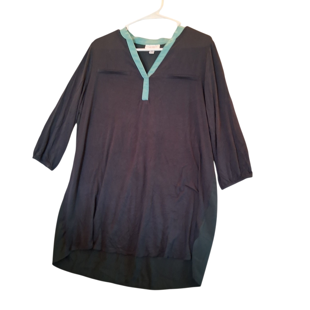 Liz Lange Maternity Top in Dark Blue/Gray with Light Blue Accents